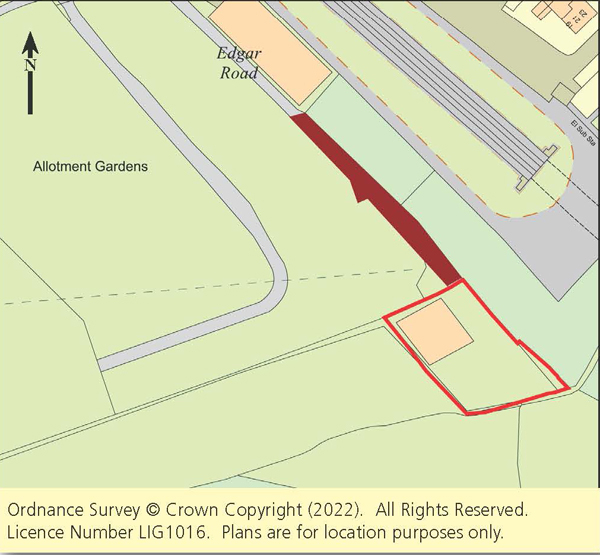 Lot: 94 - PARCEL OF LAND WITH DILAPIDATED BUILDINGS -